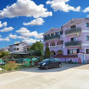 Anka 1223 Apartament Peroj